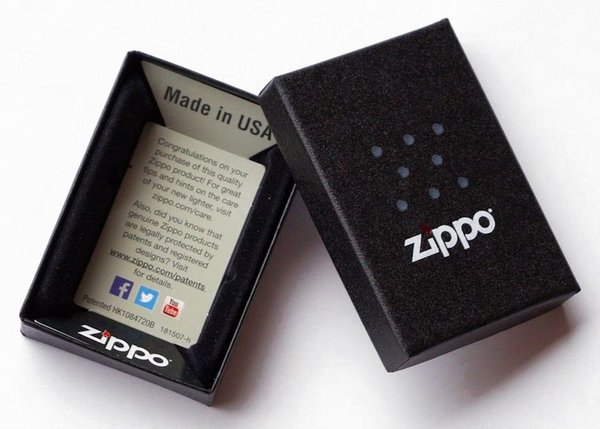 ZIPPO schwarz matt mit Logo